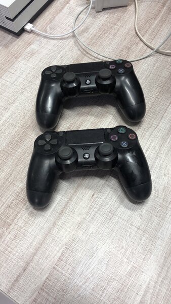PS4 original controller flawless condition