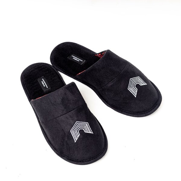 Chaussons noirs confortables