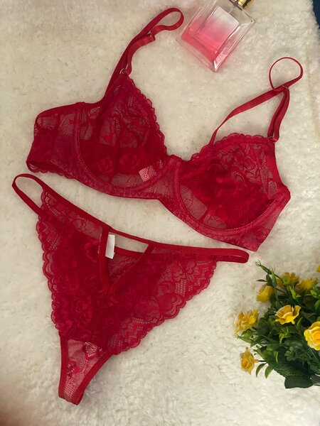 Ensemble lingerie dentelle rouge