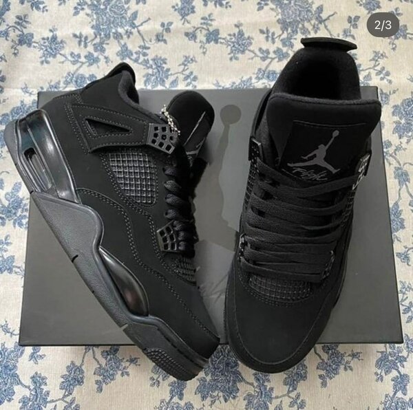 Baskets Nike Jordan 4 noir