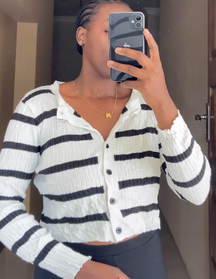 Short knitted cardigan with buttons  size:M