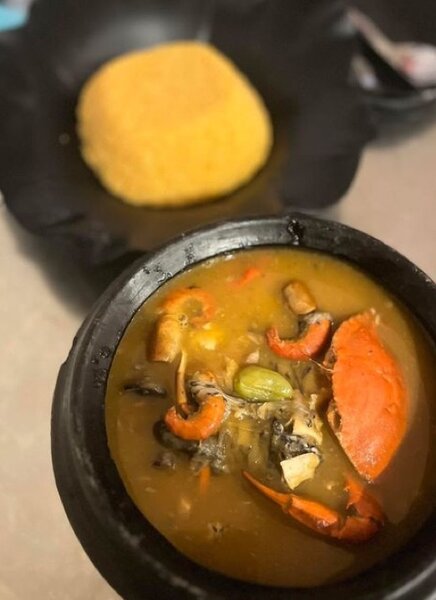 Soupe de Fruits de Mer Exotique