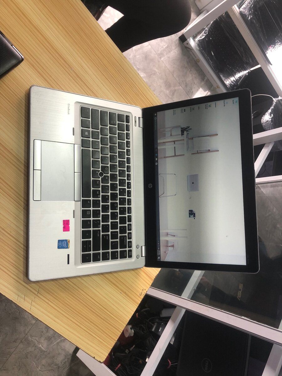 hp folio, Intel core i7, 8gb RAM, 500gb hdd, 14 inches