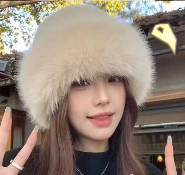 Chapeau en fausse fourrure élégant