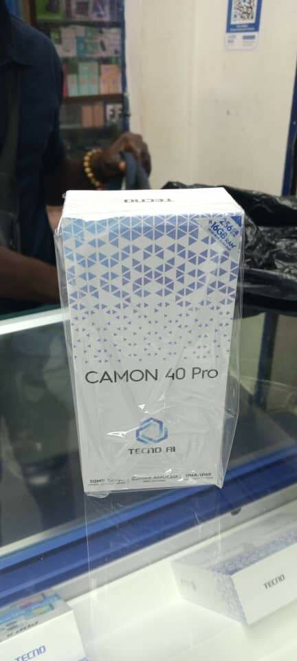 Tecno camon 40 pro et 40 simple