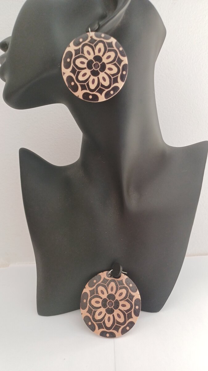 Boucle d'oreille en bois