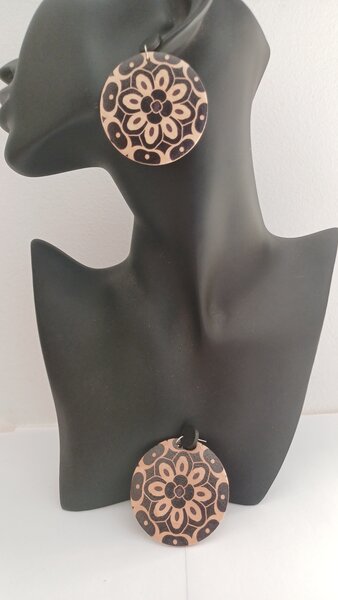 Boucle d'oreille en bois