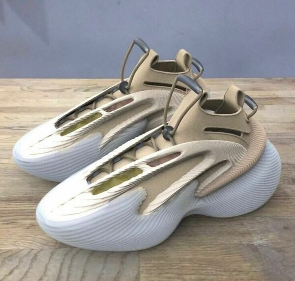 YEEZY V4 700