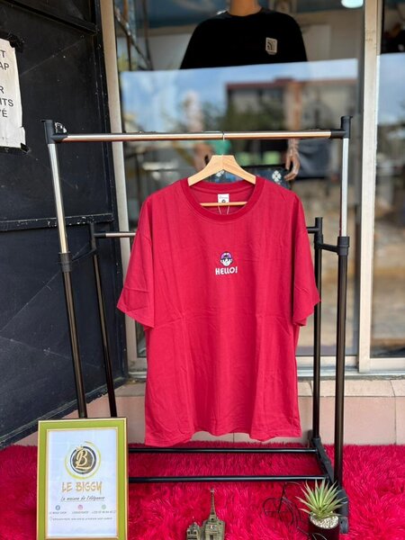 T-shirt rouge unisexe 'HELLO!'