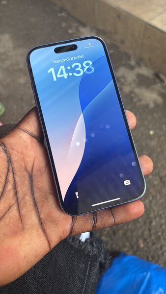 iPhone 16 simple