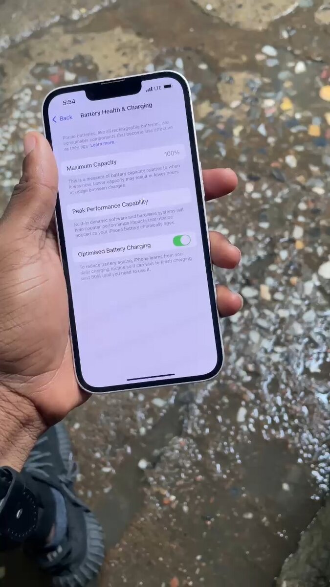 Iphone 13 uk pre owned in excellent condition