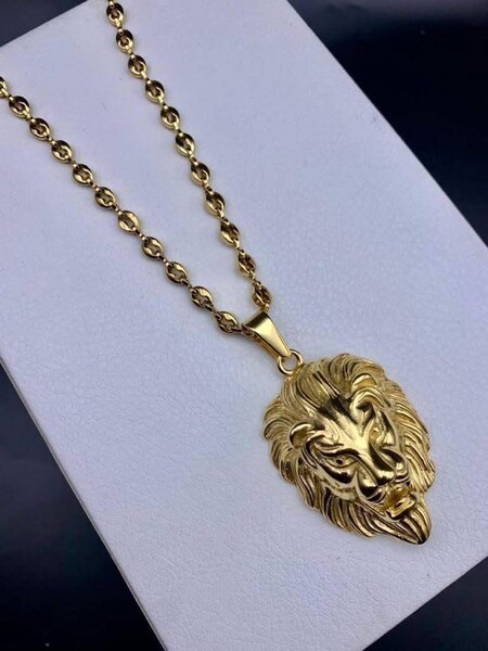 Collier tête de lion doré élégant