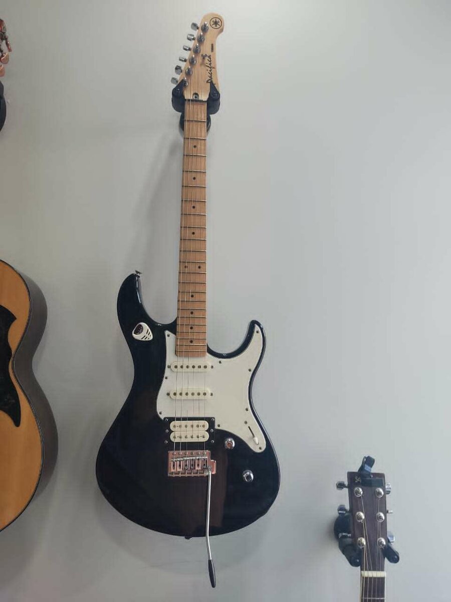 Yamaha Pacifica 112 VM