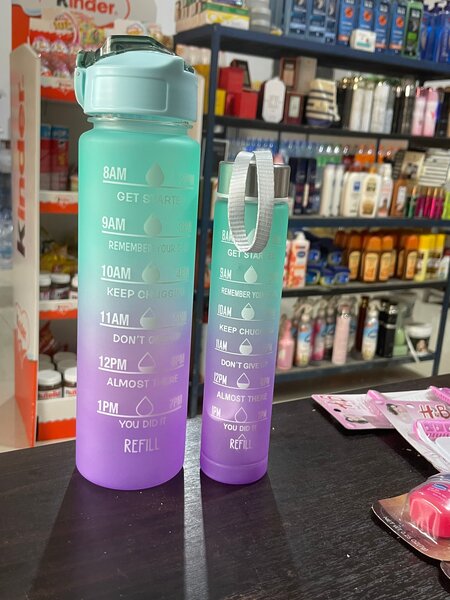 Bouteilles d'eau graduées