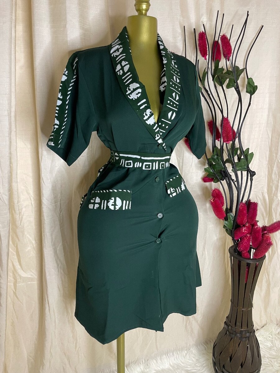 Robe élégante avec motifs africains