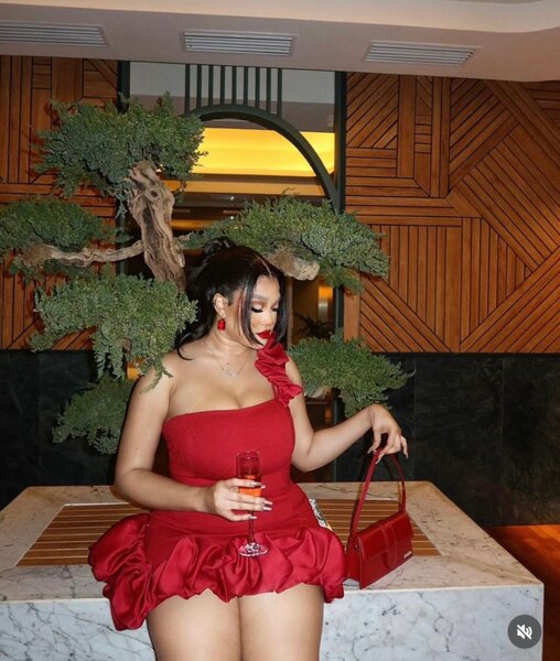 Robe danniversaire et boîte de nuit