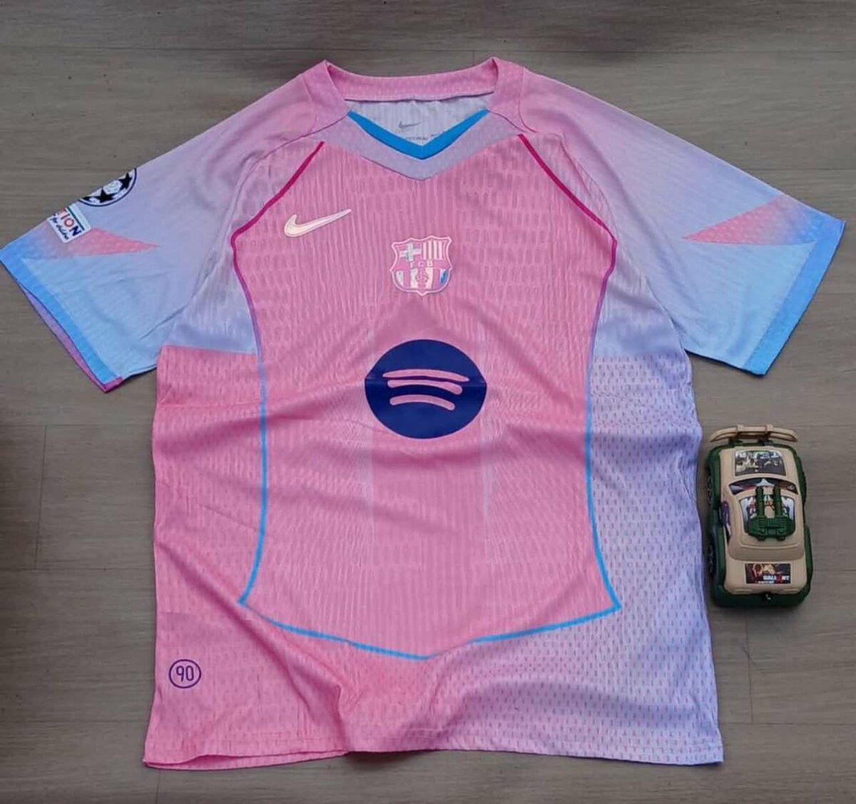 Maillot de football rose