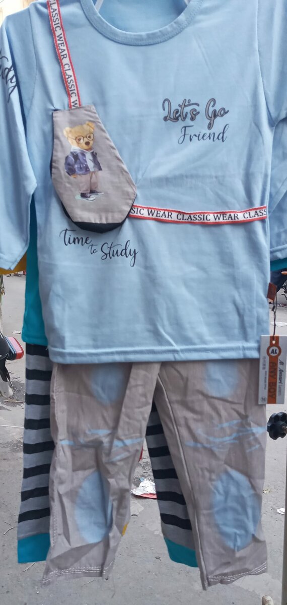 Sweatshirt and pants set