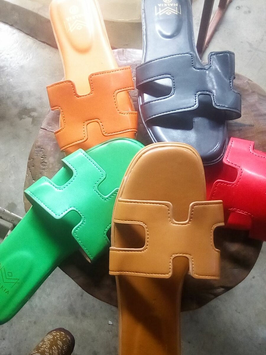 Cooked rubber slippers