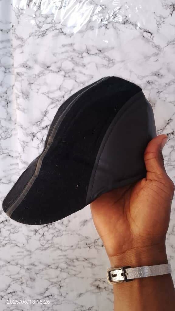 Casquette plate cuir chic