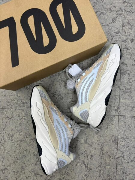 Yeezy 700 V2