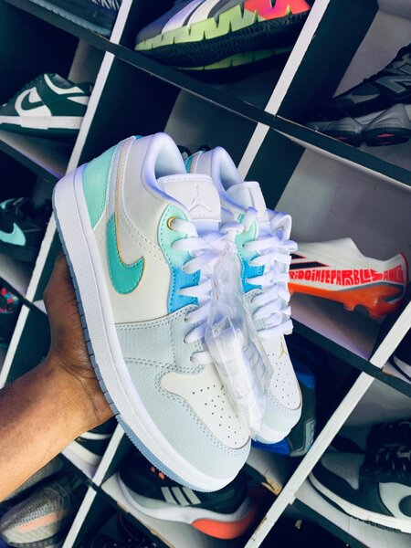 Jordan 1 low emerald