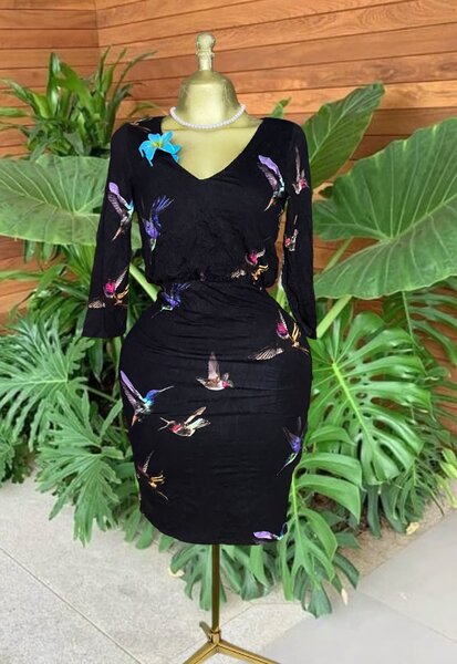 Robe élégante avec imprimé oiseaux