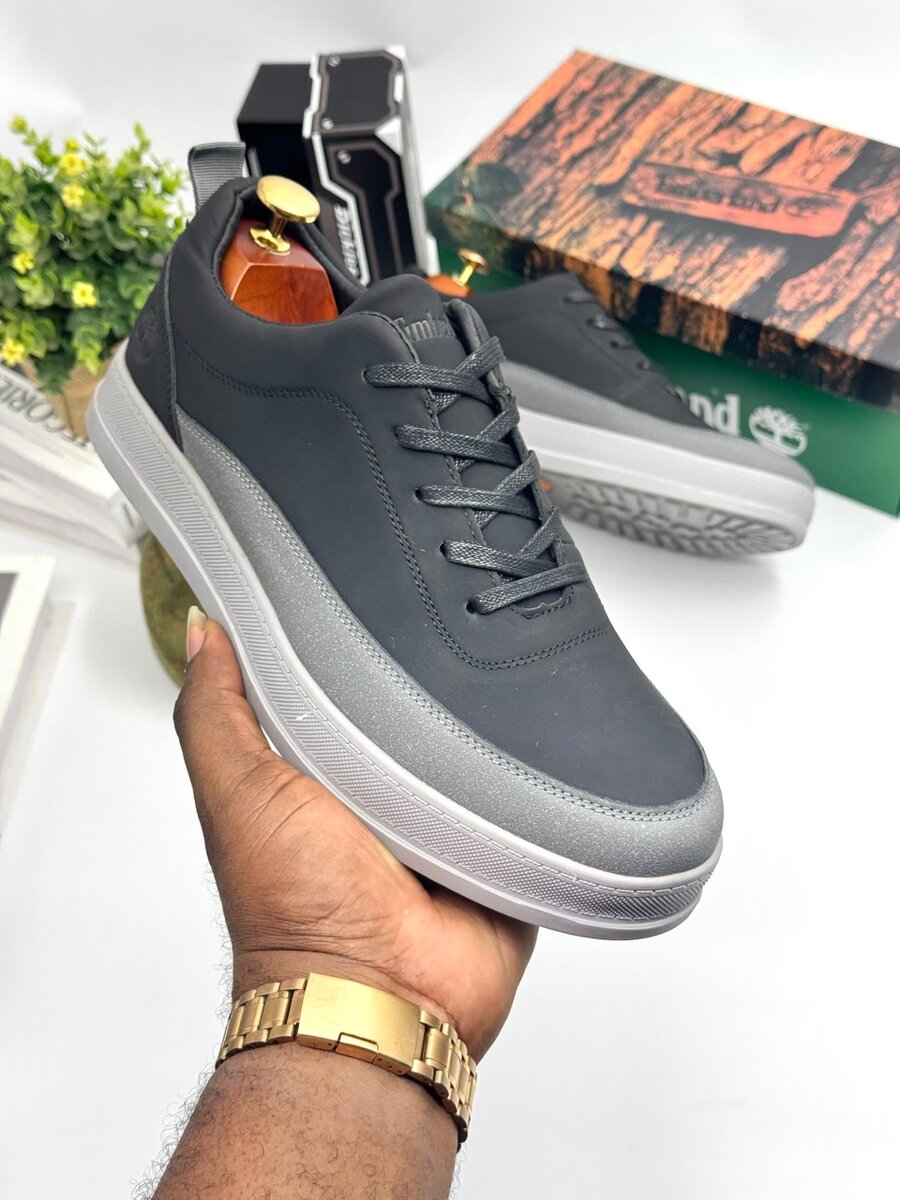 TIMBERLAND BLACK AND GREY