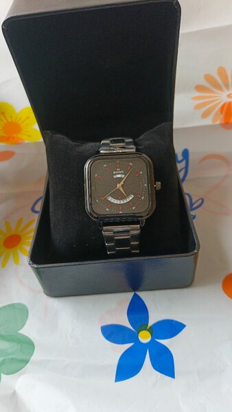 Montre Carrée Homme Élégante