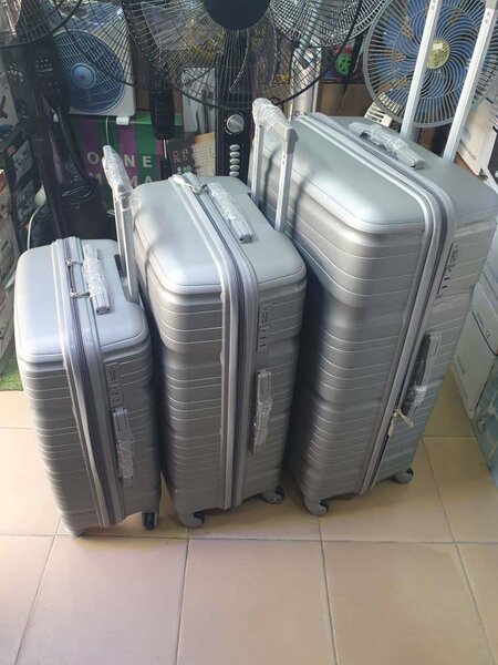 Set de valises rigides argentées