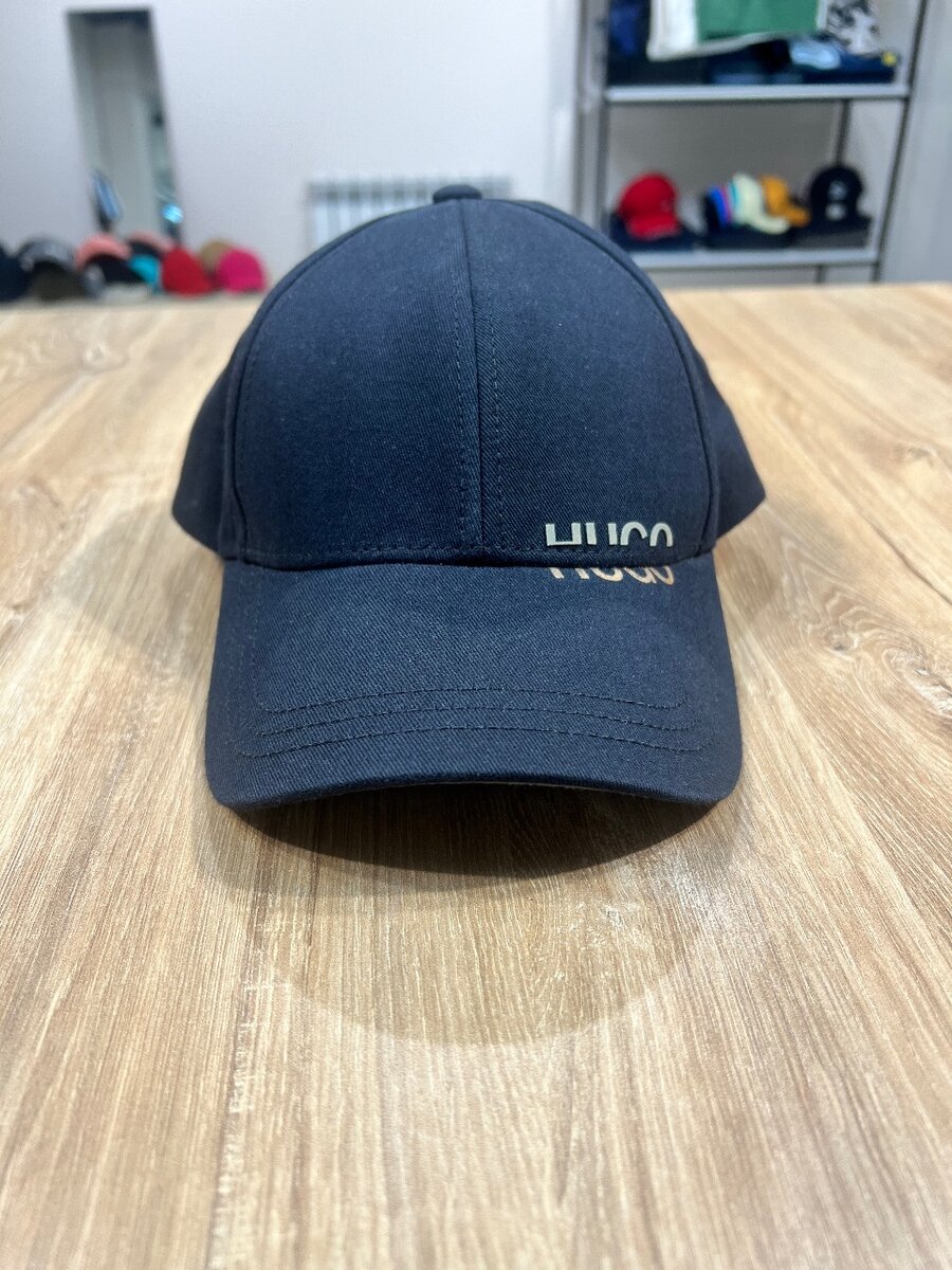 Мужская кепка от фирмы HUGO BOSS