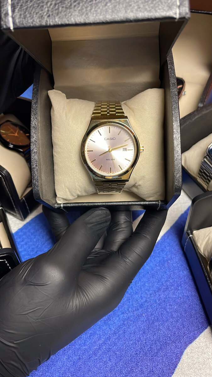 Montre doré cadran rose