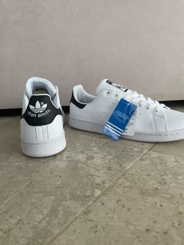 adidas Originals × HELLO KITTY AND FRIENDS STAN SMITH HQ1901