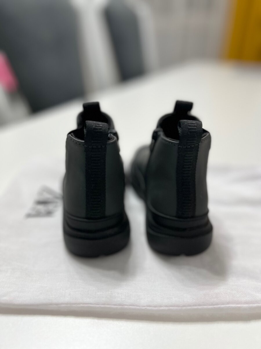 Водоотталкивающие ботинки от Zara, размер 23, цвет серый, вн