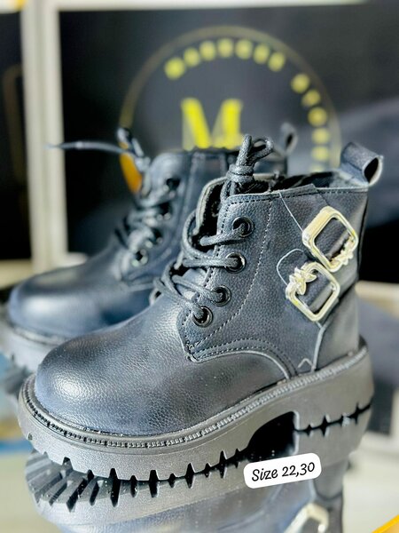 Children's boots black