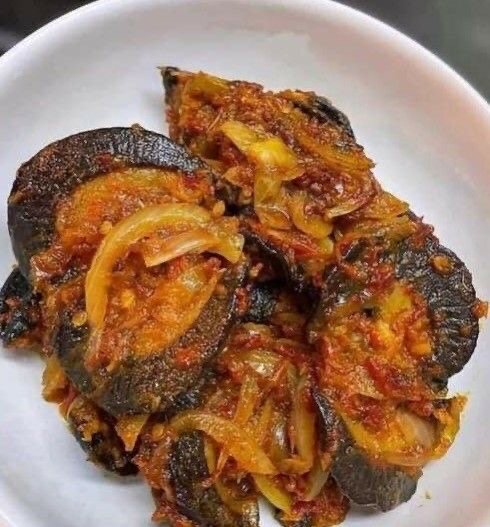 Délicieux plat d'escargots épicés