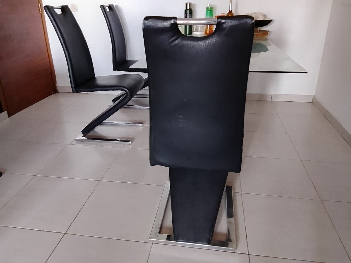 Chaises modernes en cuir noir