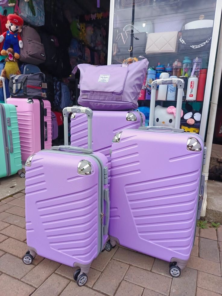 Set de valises violettes