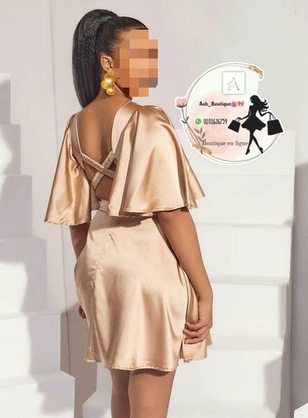 Robe Satinée Évasée Élégante