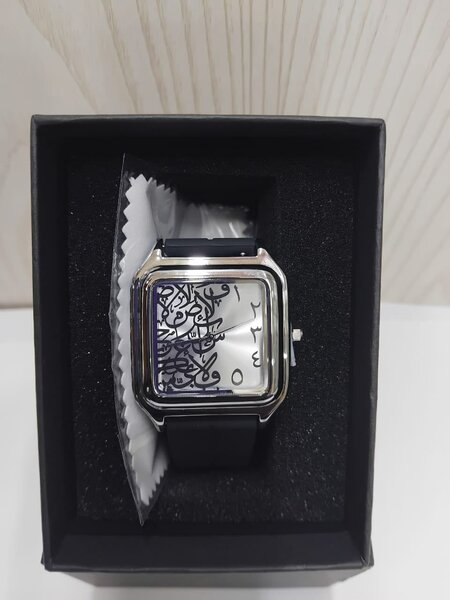 Montre carrée élégante