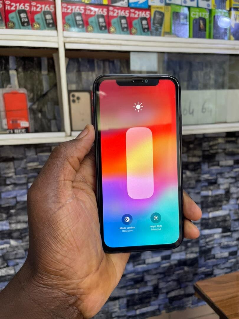 iPhone 11 64g prix : 120.000f