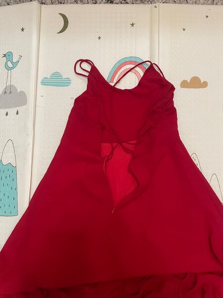 Универсальное красное платье с открытой спиной