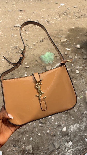 Sac à main en cuir beige