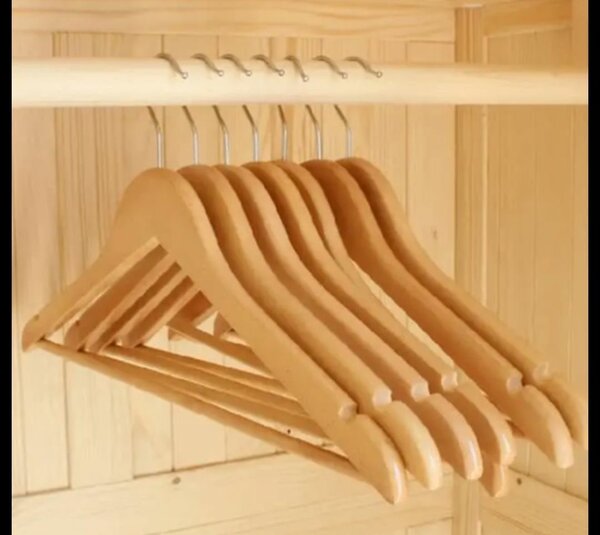 03 Cintres en bois premium