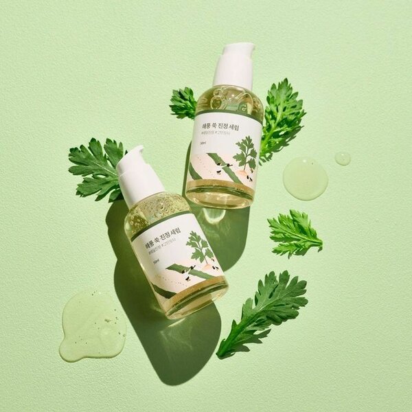 Успокаивающая сыворотка с полынью Round Lab Mugwort Calming