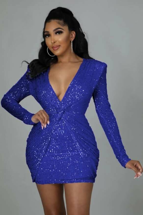 Robe bleue pailletée élégante