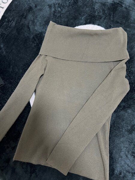 Кофточка с открытыми плечами