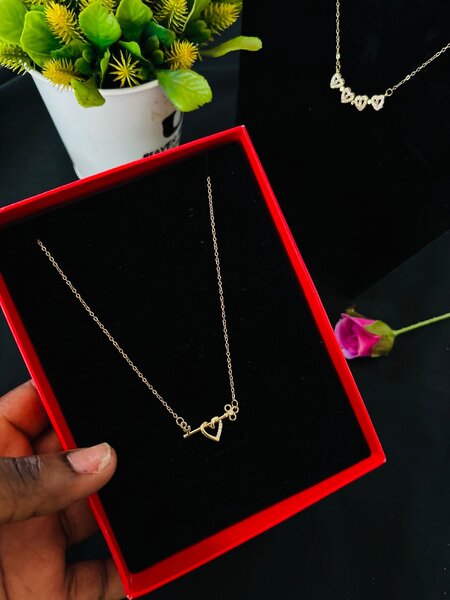 Colliers élégants en or