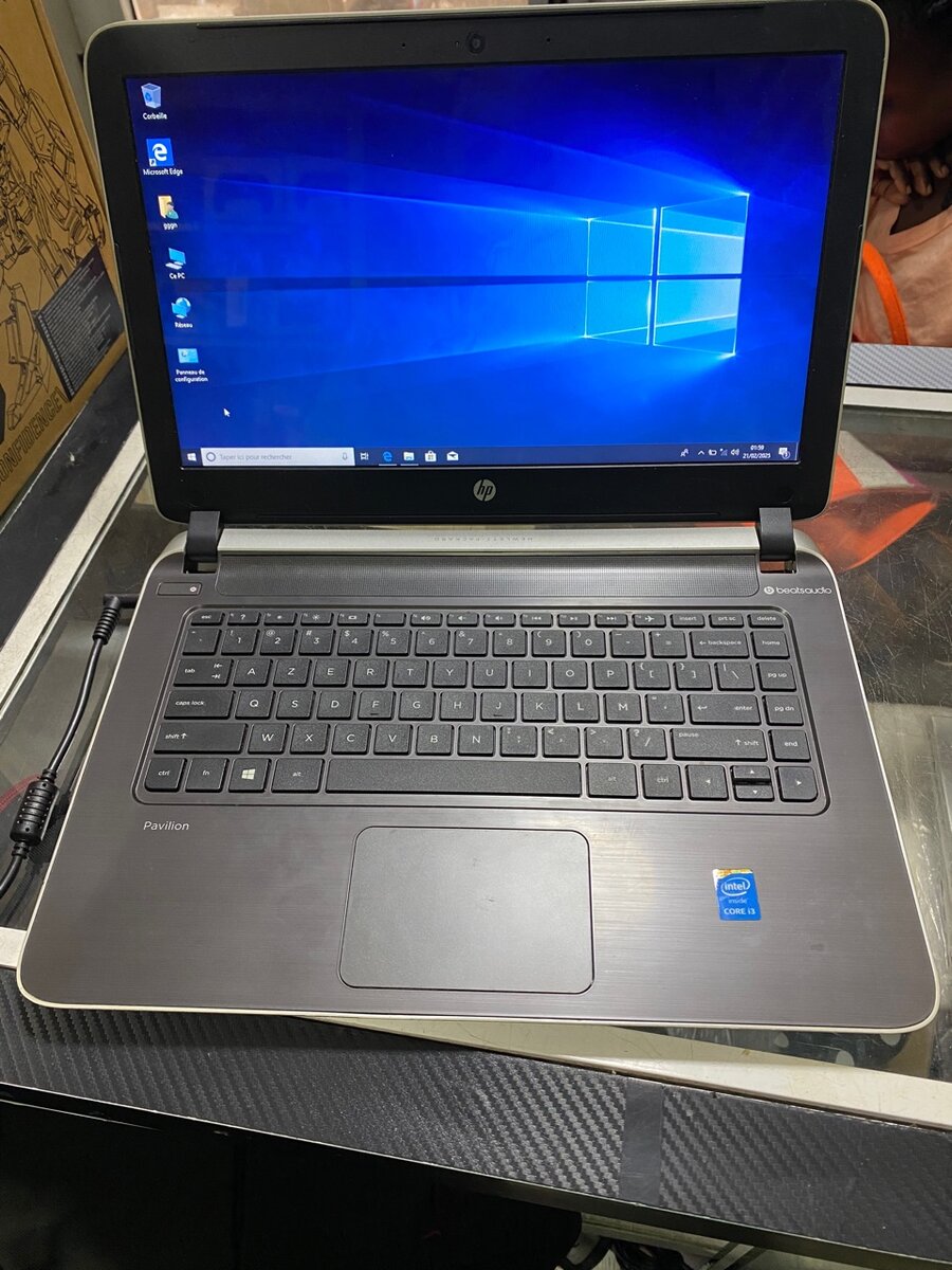 HP CORE I3 EN 14 POUCE TRÈS PRATIQUE ÉTAT TRÈS EXCELLENT