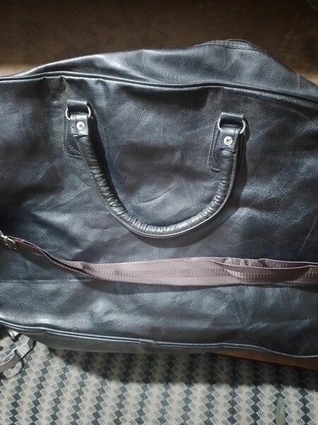 Sac de voyage en cuir noir
